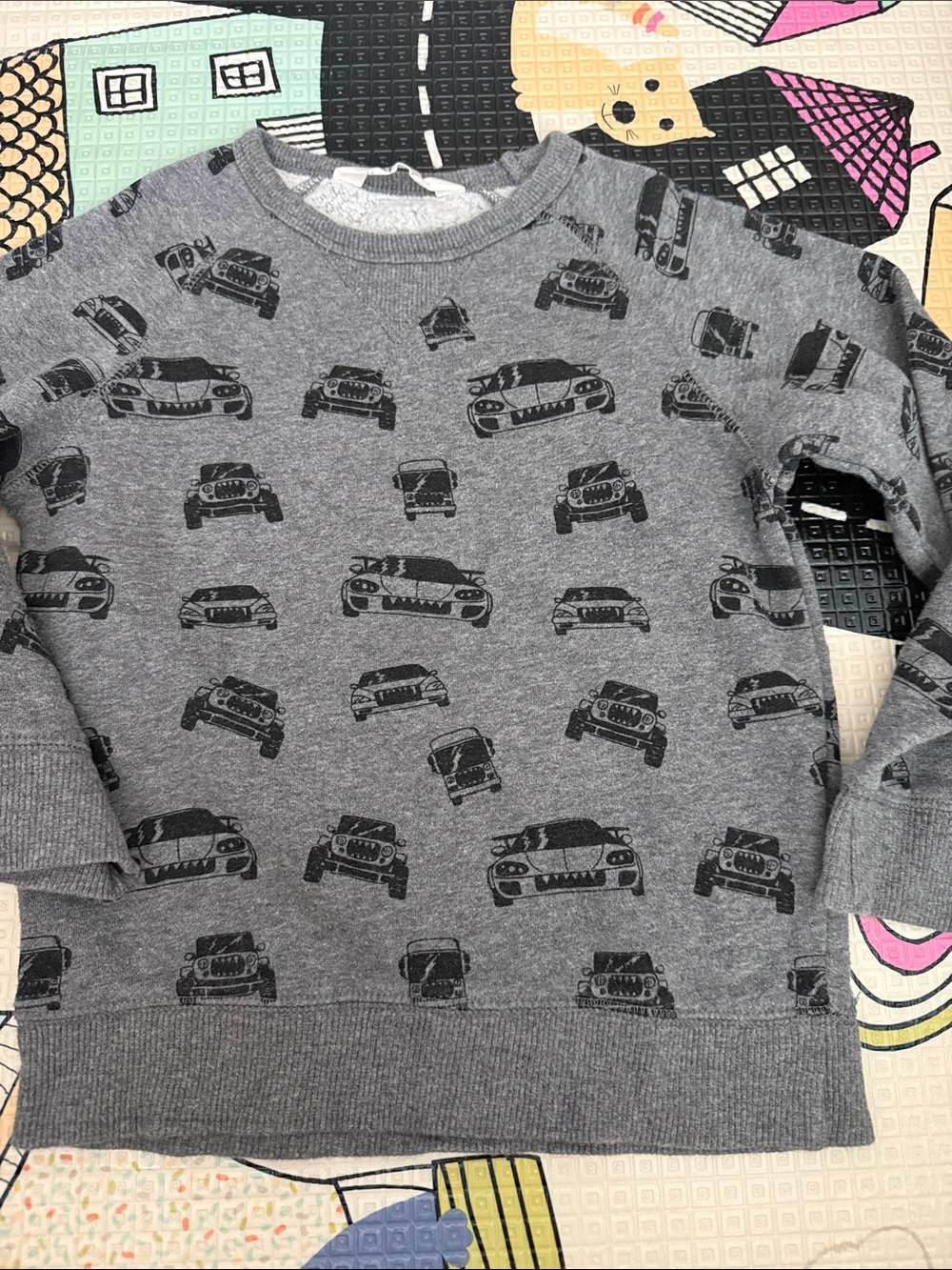 H&M Gray Crewneck Sweater with Car Print - Kids Casual Pullover. 4-6y